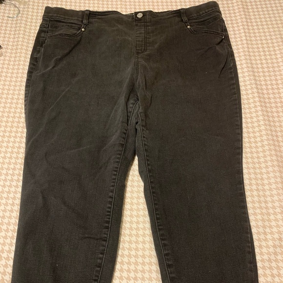 Terra & Sky black high waist stretch skinny jeans. Cropped with raw frayed hem. - Picture 2 of 5